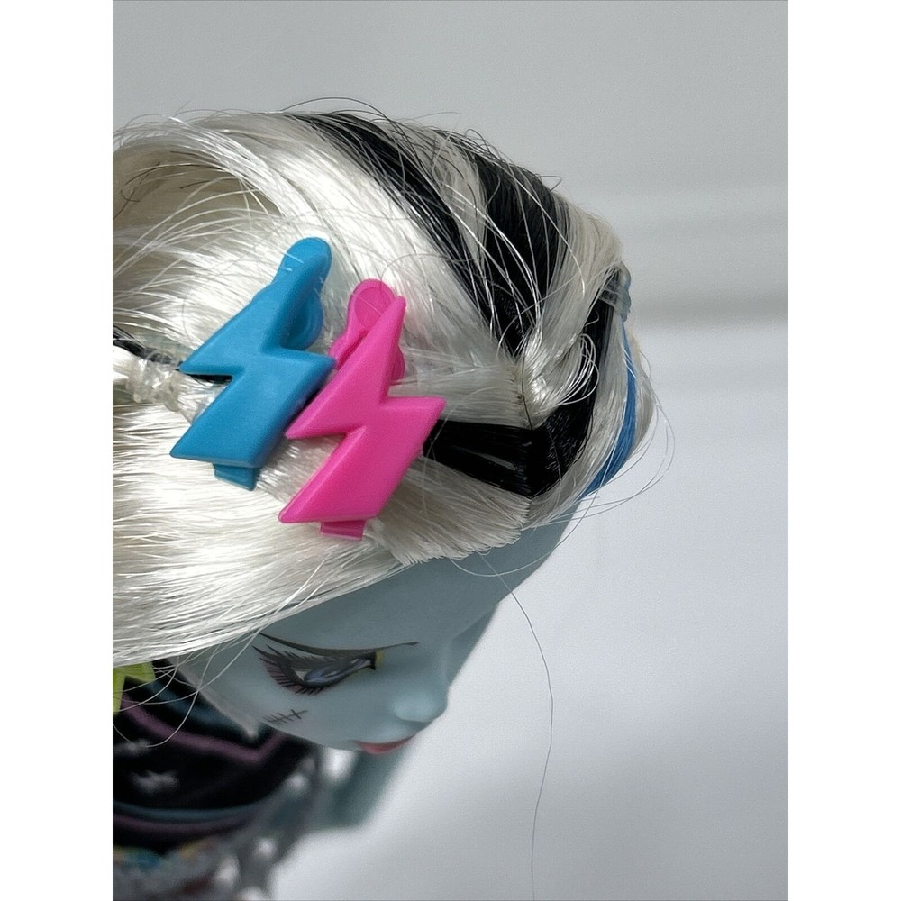 Monster High Doll Frankie Stein 2022 Frankenmonster Back To School Uniform - Picture 10 of 11